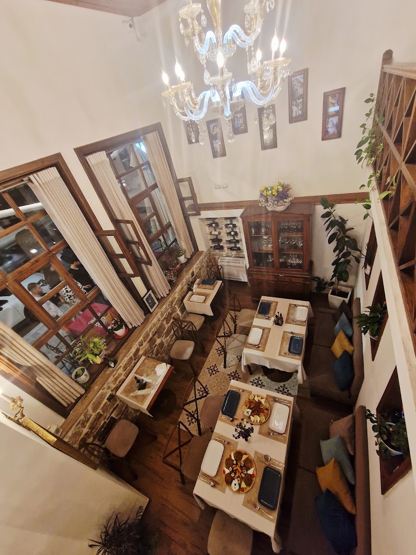 Zonja Gjene: high quality interior atmosphere shot