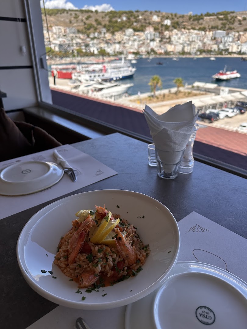 Cibo & Vino: appetizing food with scenic view