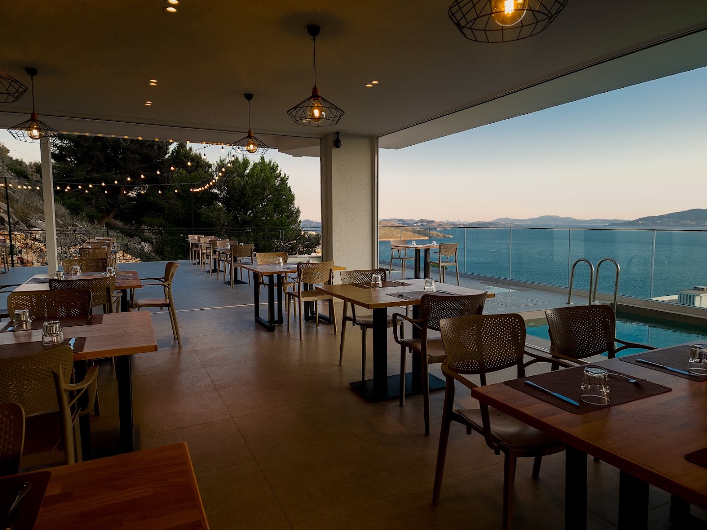 Observatory Restaurant: beautiful restaurant terrace with view