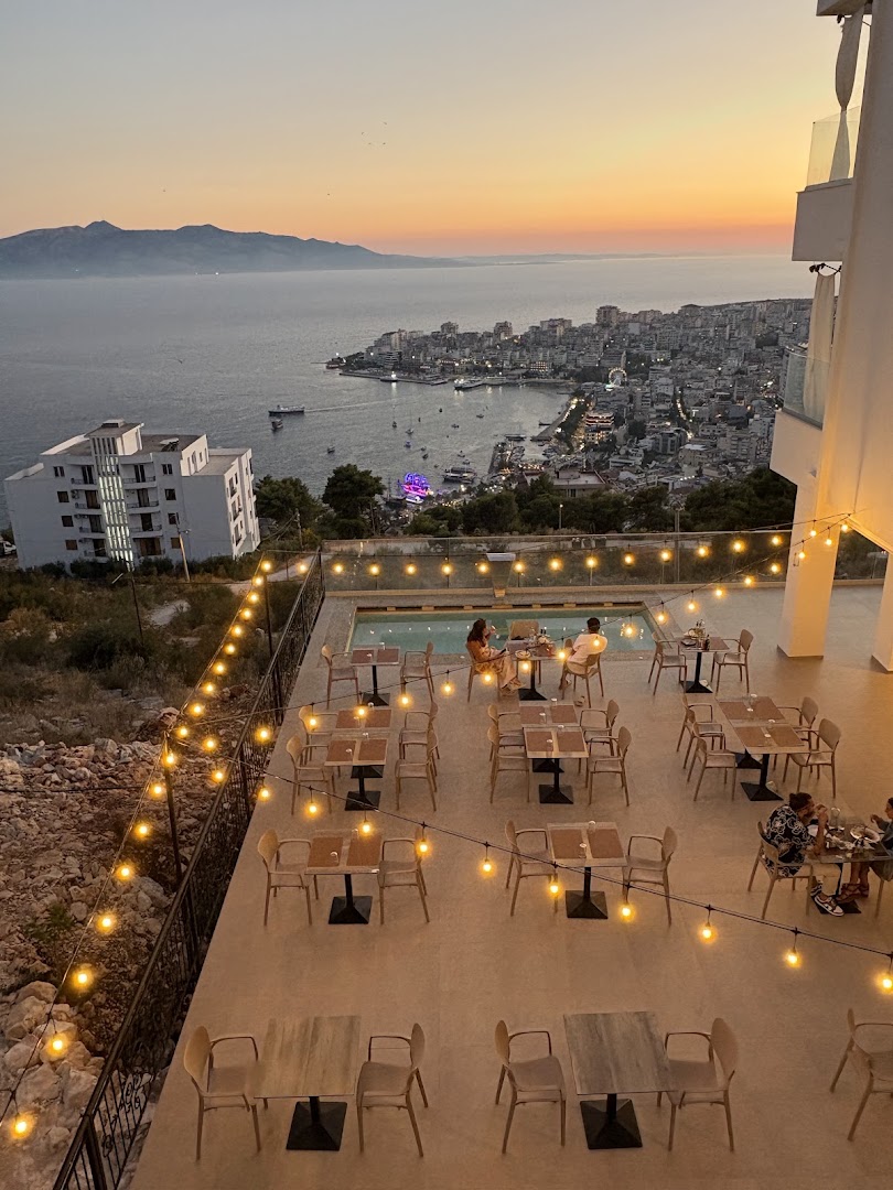 Observatory Restaurant: beautiful atmosphere and scenic view