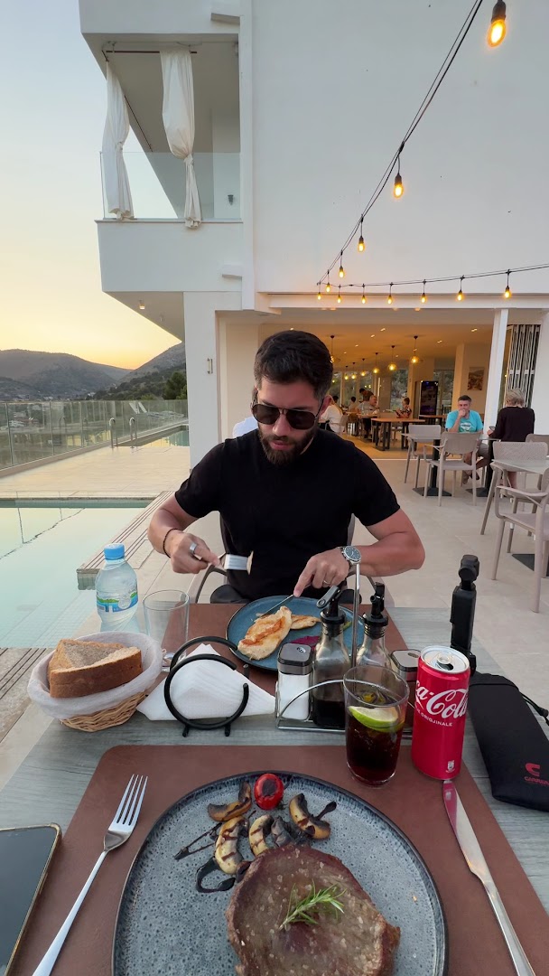 Observatory Restaurant: atmosphere and food clearly