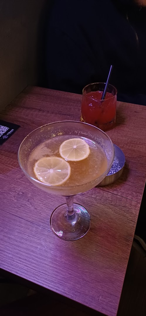 N'Tingull: clear photo of bar drinks