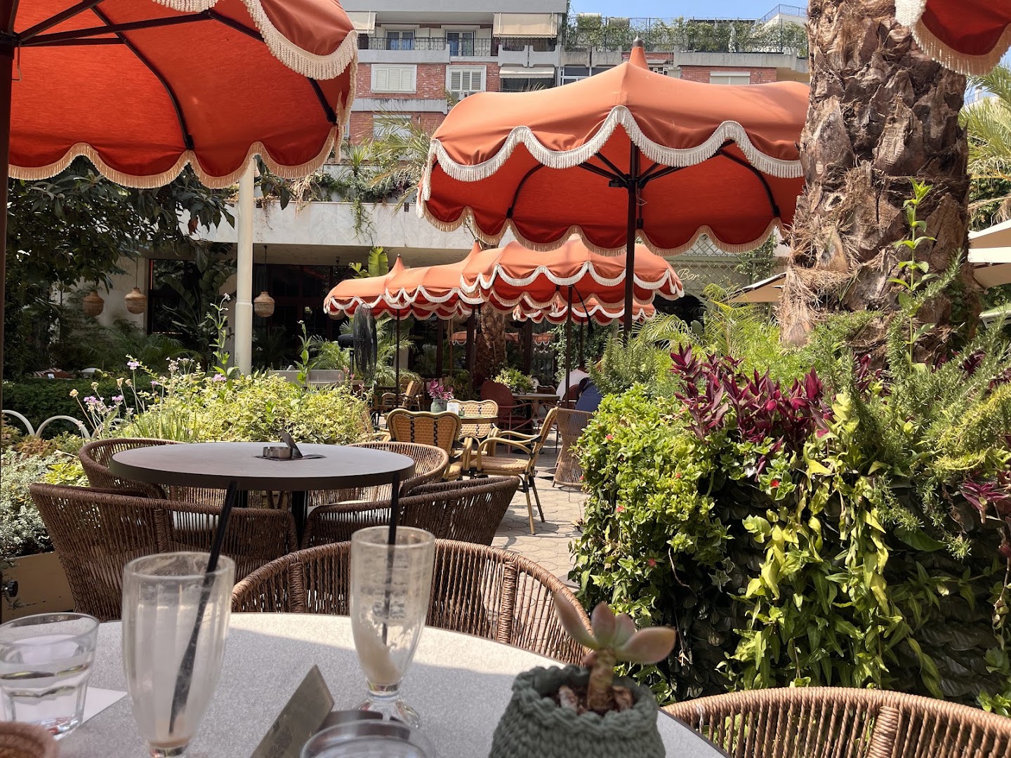 Piazza Garden: inviting and professional terrace shot