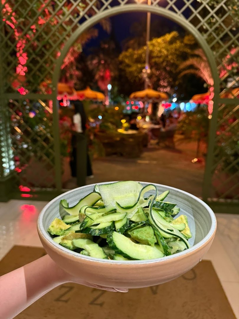 Piazza Garden: appetizing food with atmospheric background