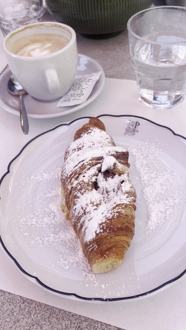 Piazza Garden: appetizing breakfast food photography