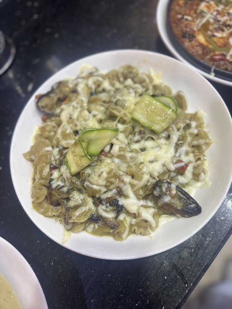 Alfredo Trattoria: appetizing photo of pasta dish
