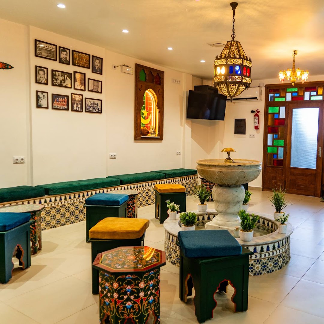 Bab El Bhar Café: clear, inviting interior atmosphere