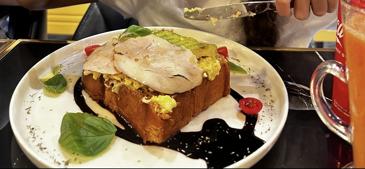 Brioch'Art: appetizing photo of served food