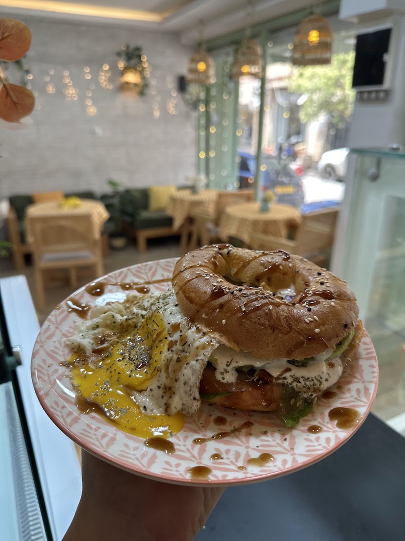 Brunchy Pastry: appetizing food photo with atmosphere