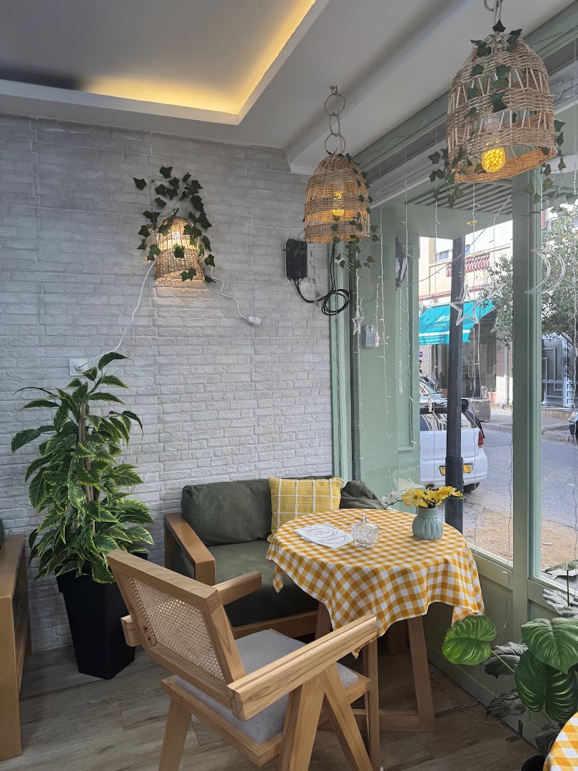 Brunchy Pastry: inviting and well-lit interior atmosphere