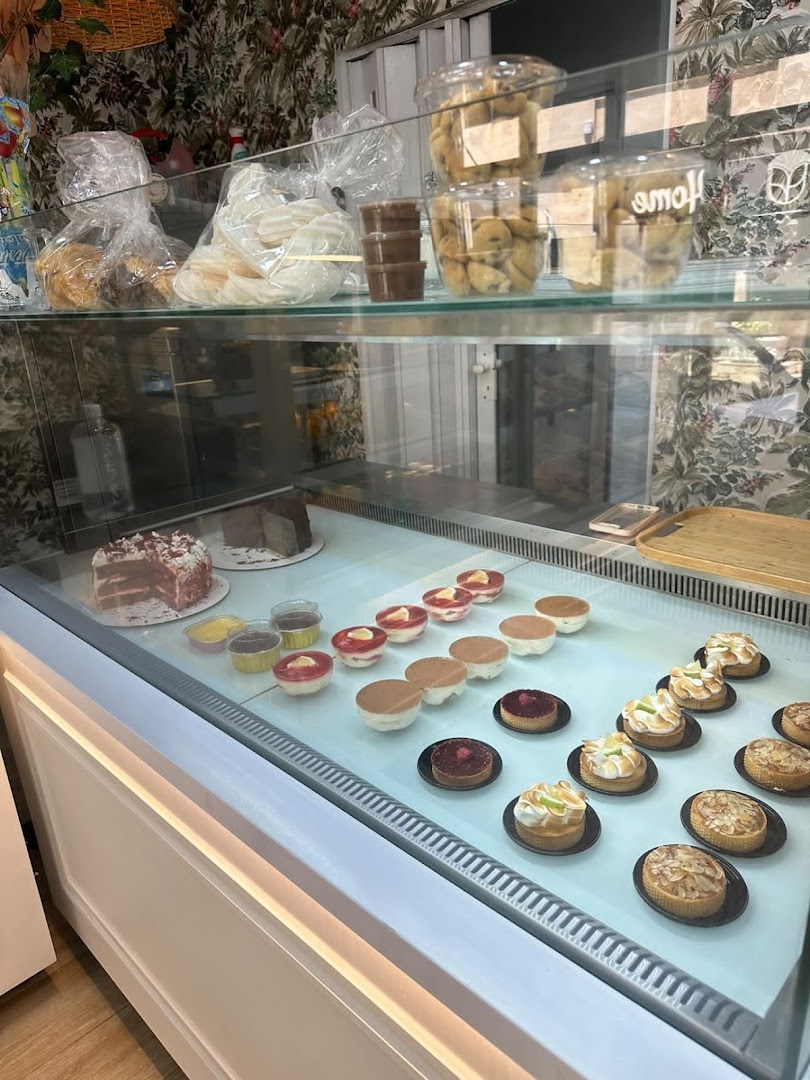 Brunchy Pastry: appetizing display of fresh pastries