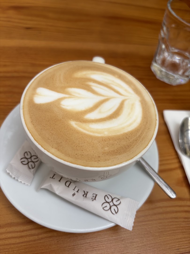 Érudit Connect Lounge: appetizing latte art photo