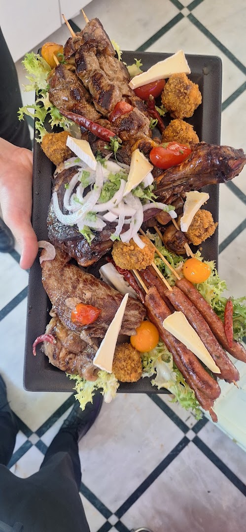 Helena Restaurant Café: appetizing high-quality food presentation
