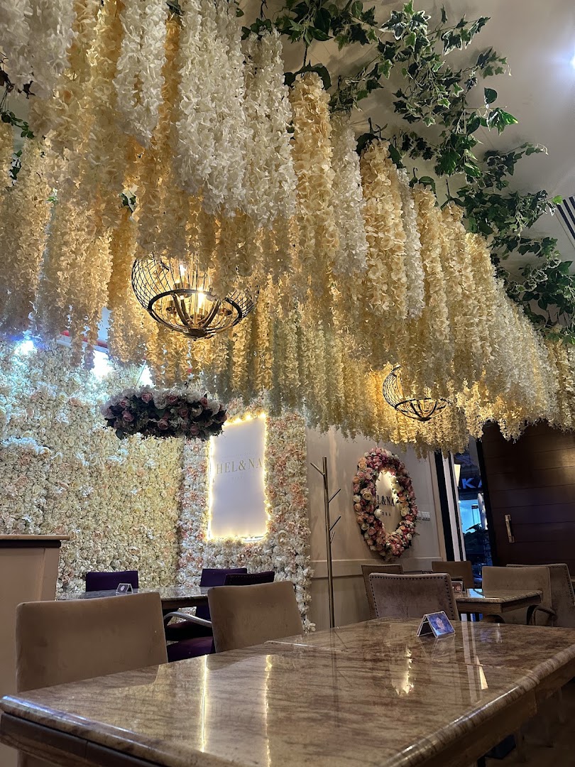 Helena Restaurant Café: attractive interior and inviting atmosphere
