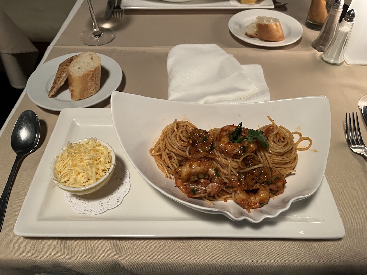 Le Bardo: appetizing, well-lit food photography