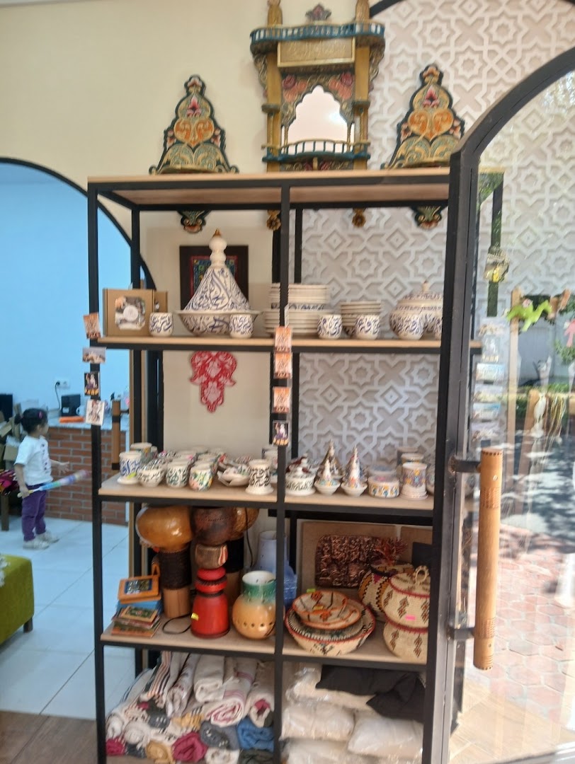 Tindi Concept: clear display of shop products