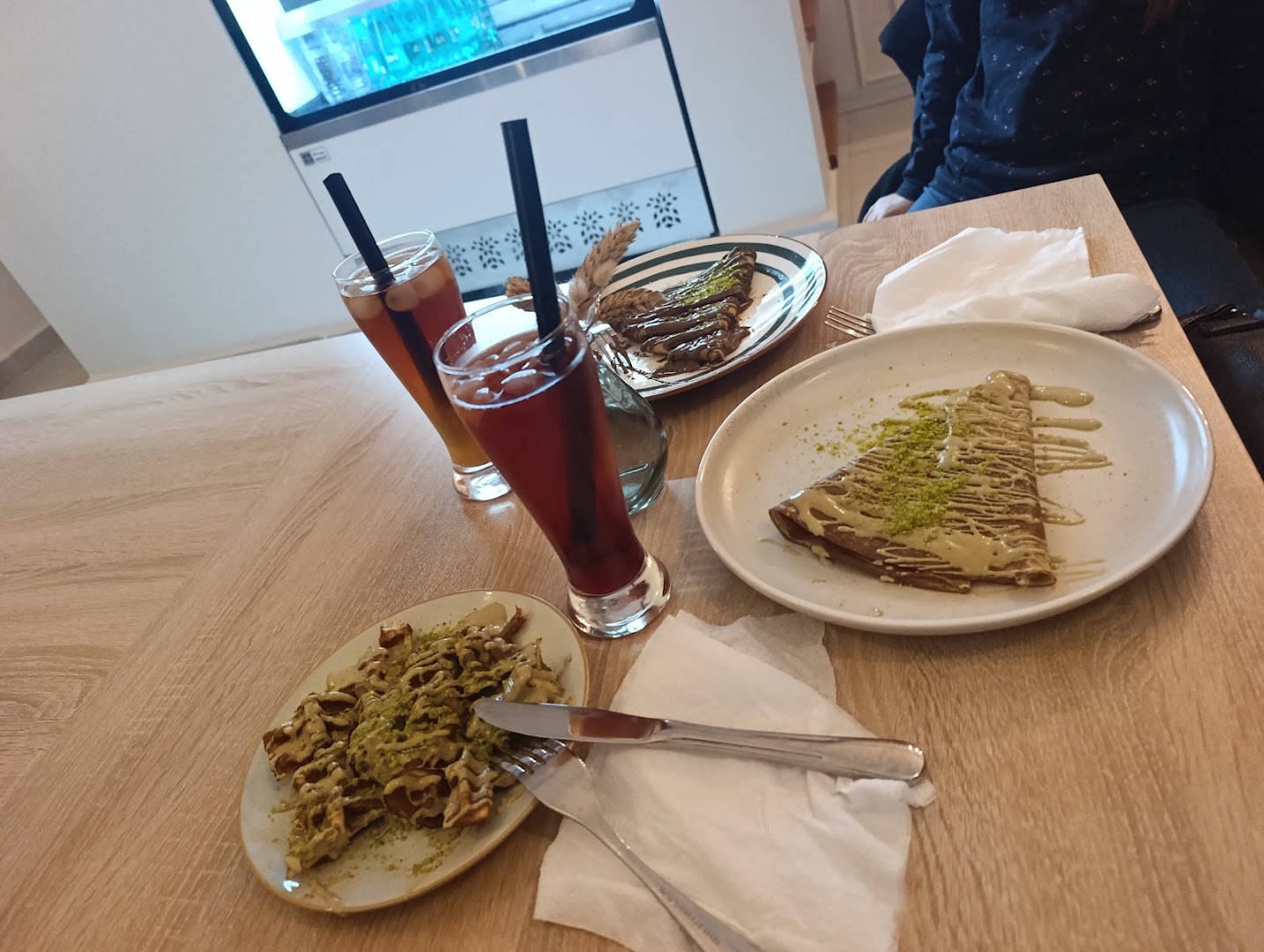 Riwaya Coffee: appetizing food and drink presentation