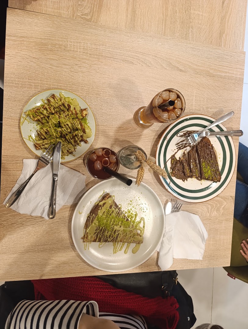 Riwaya Coffee: appetizing top-down food shot