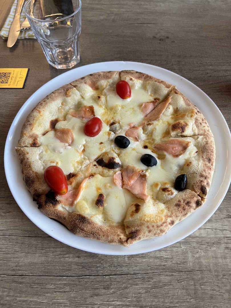 Confidentiel Lunch: appetizing photo of served food