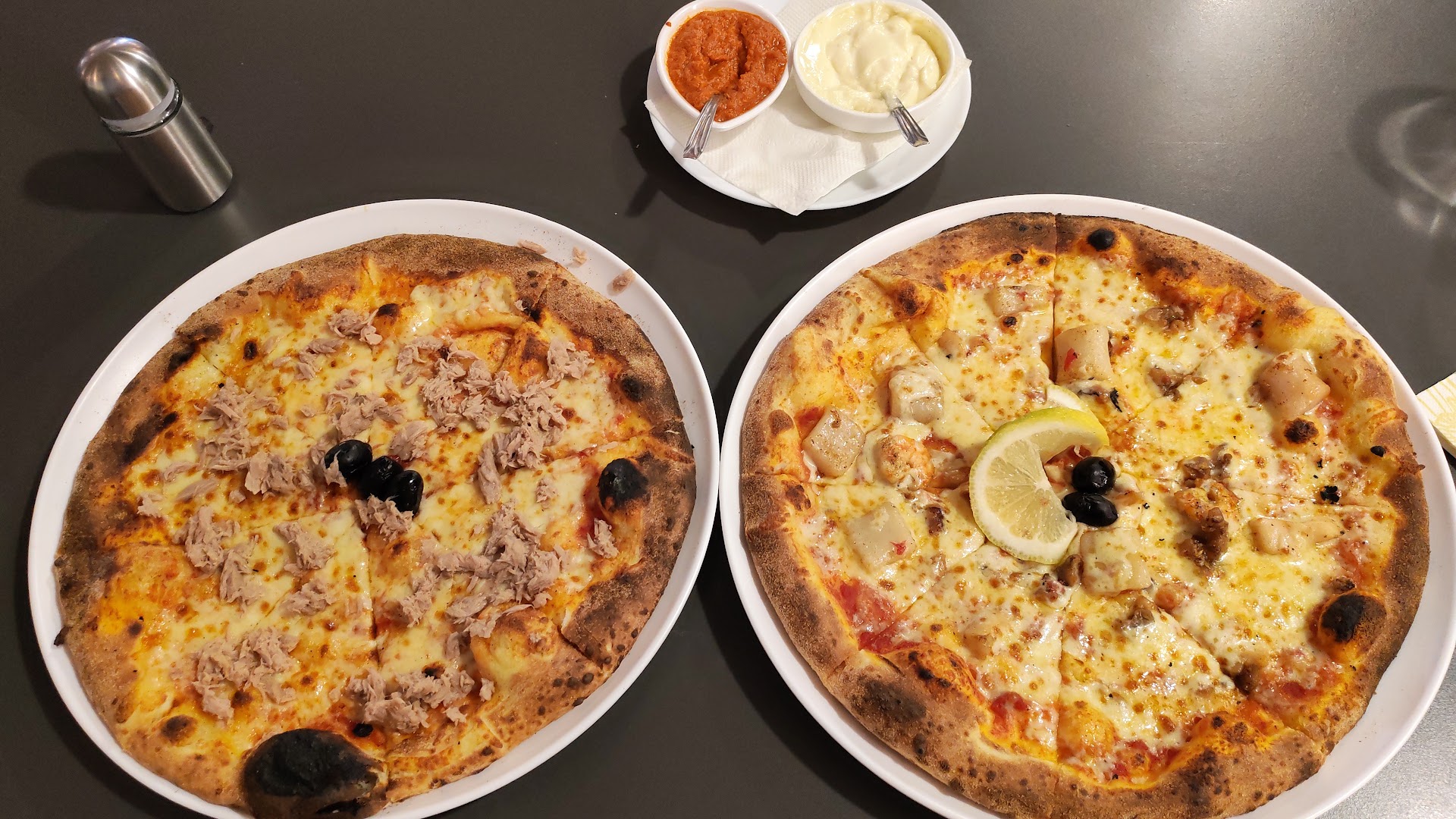 Confidentiel Lunch: appetizing photo of served food
