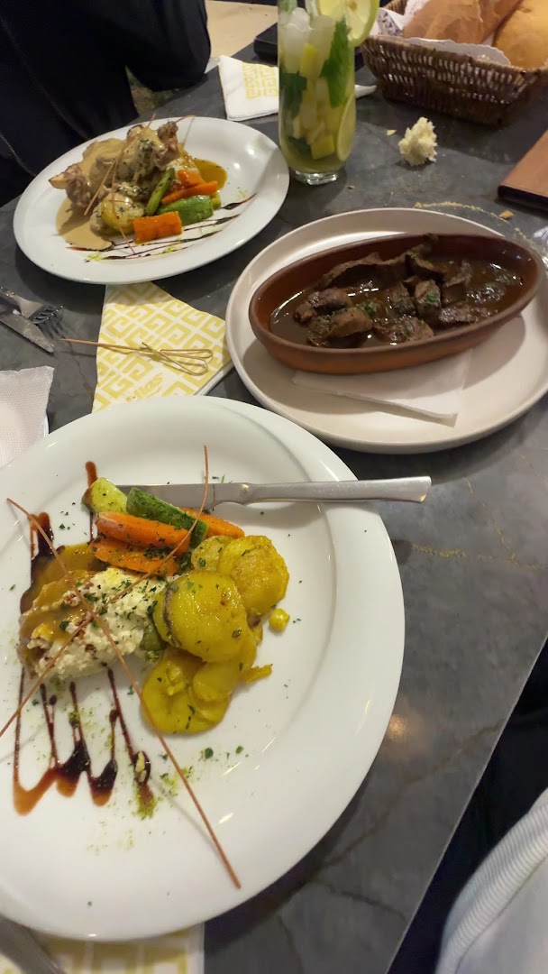 Confidentiel Lunch: appetizing photo of served dishes