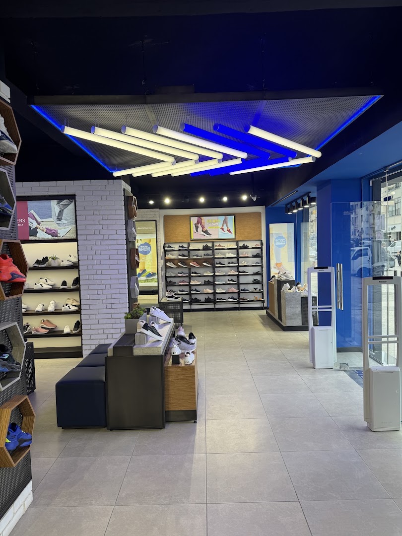 Skechers Béjaïa: clear view of shop interior