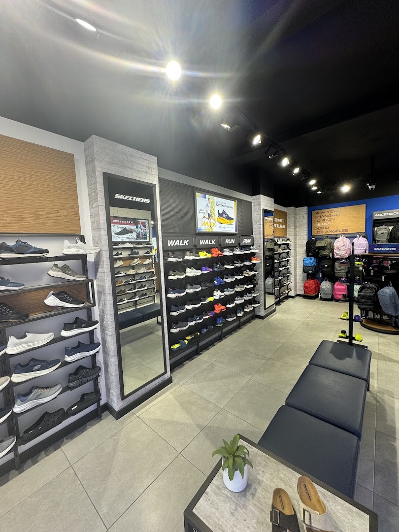 Skechers Béjaïa: clear, professional shop interior photo