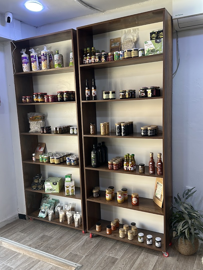 Maison du Brunch: clear display of retail products
