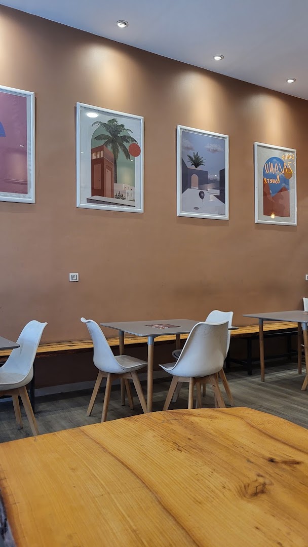 Pizza Land: clear photo of restaurant interior