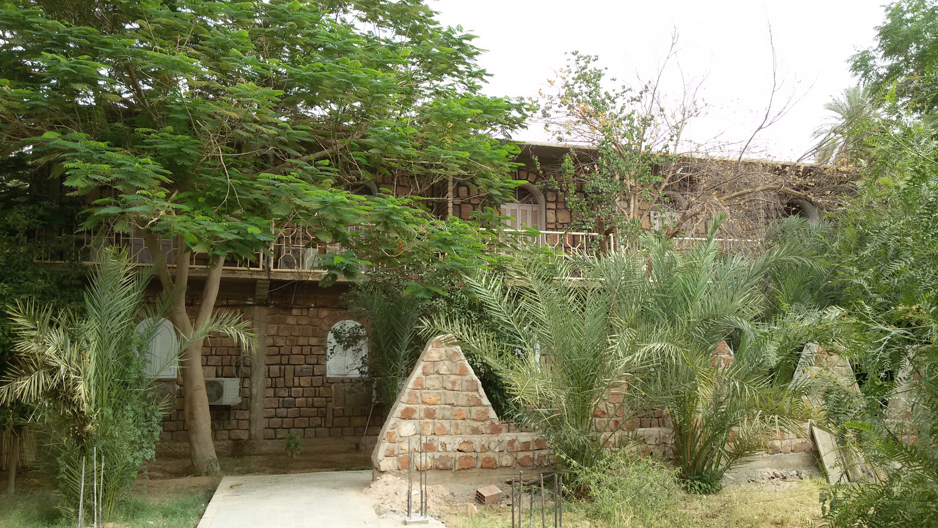 Zeriba: clear exterior view of venue