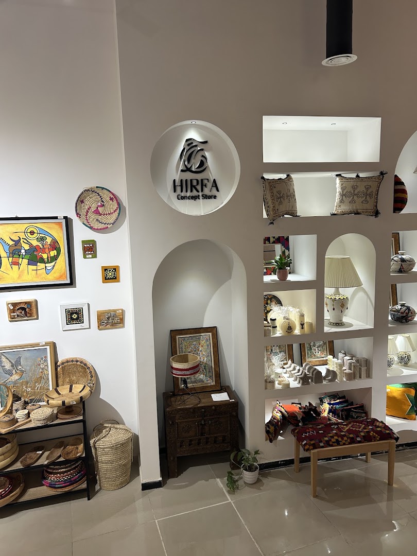 Hirfa Concept Store: clear, attractive display of products