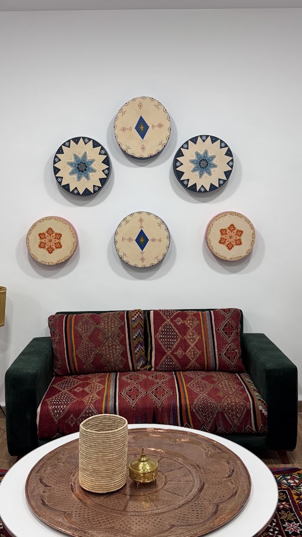 Galerie el Riwak: gallery interior and decor