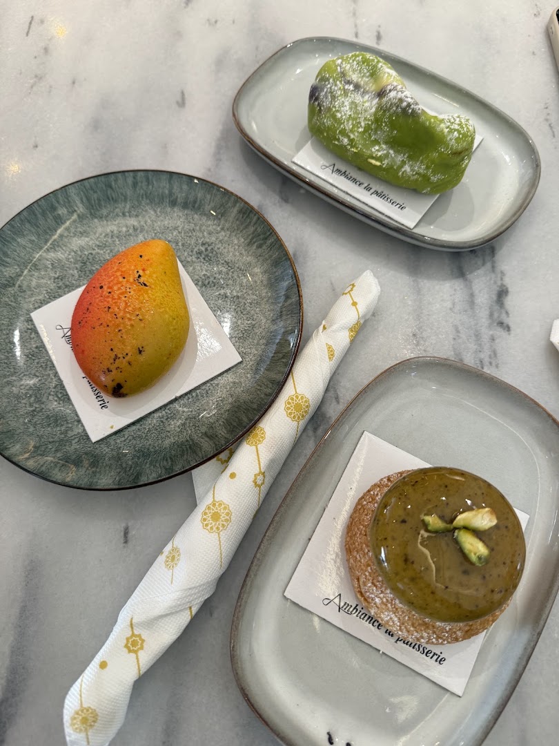 Ambiance La Pâtisserie: high quality appetizing pastry photo