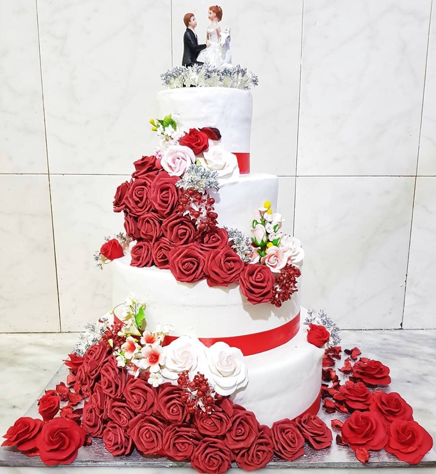 Pâtisserie La Noisette: high quality professional cake photo