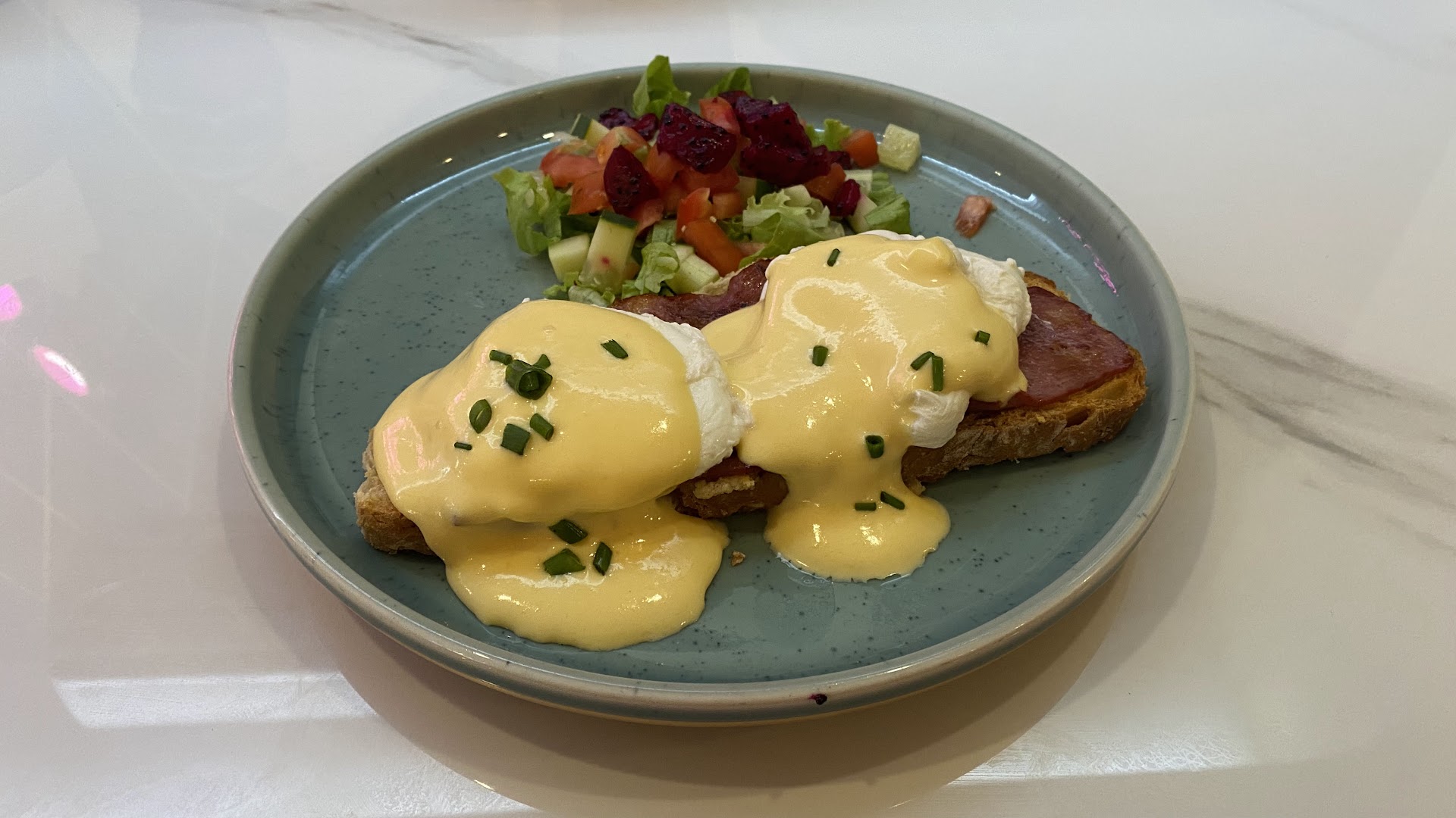 Cozy Café: appetizing photo of brunch dish