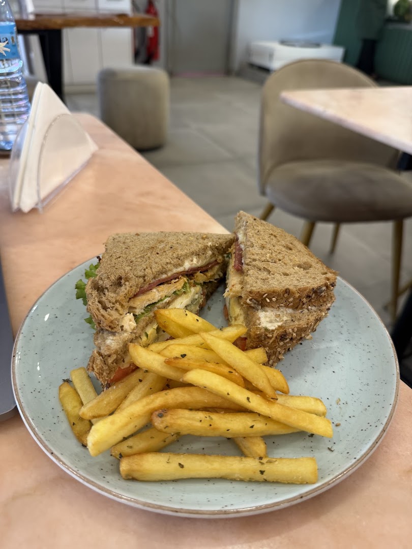 Cozy Café: appetizing photo of cafe food