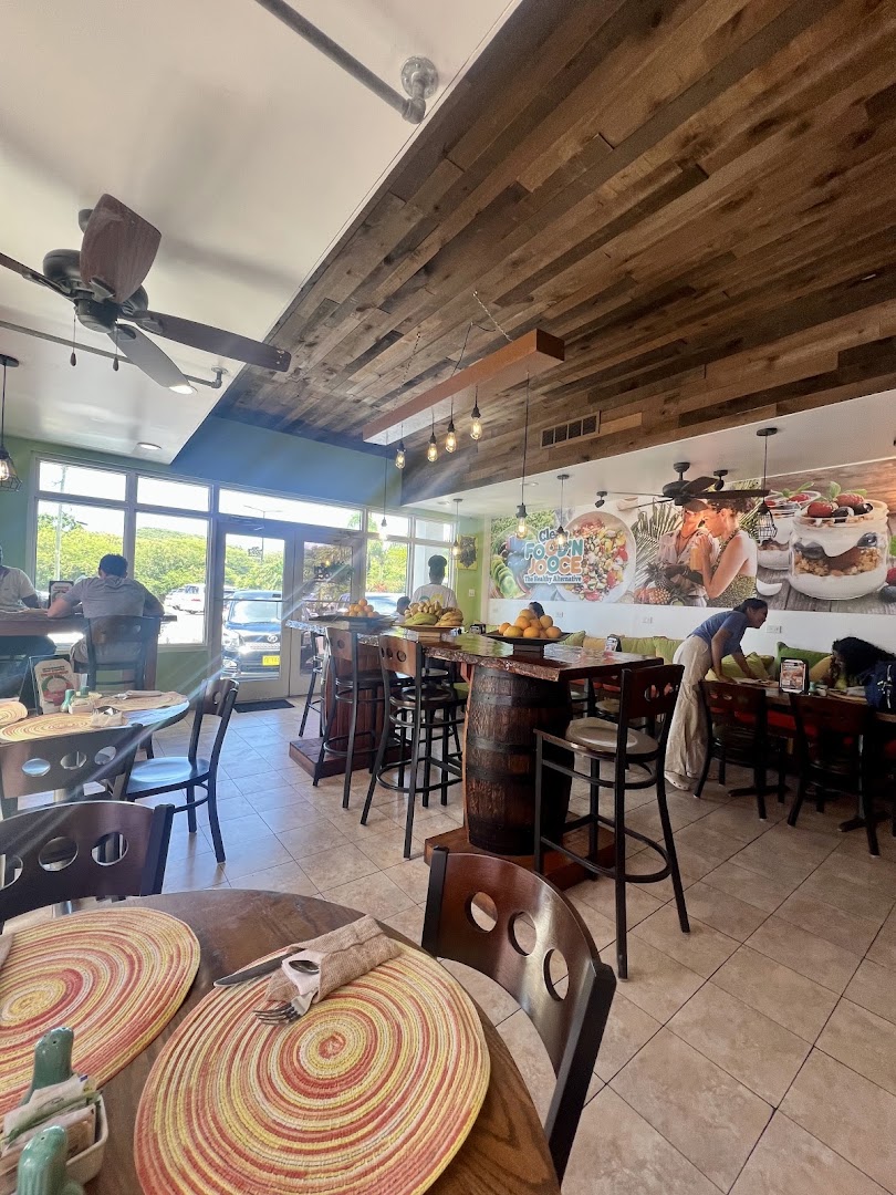 Clean Food 'N Jooce: clear, inviting interior atmosphere shot