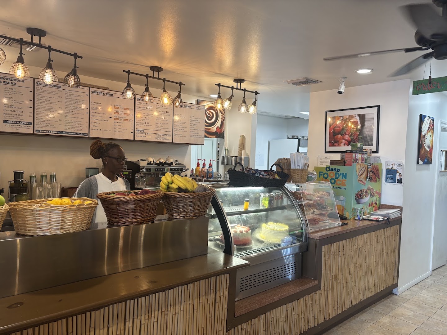 Clean Food 'N Jooce: clear view of venue interior