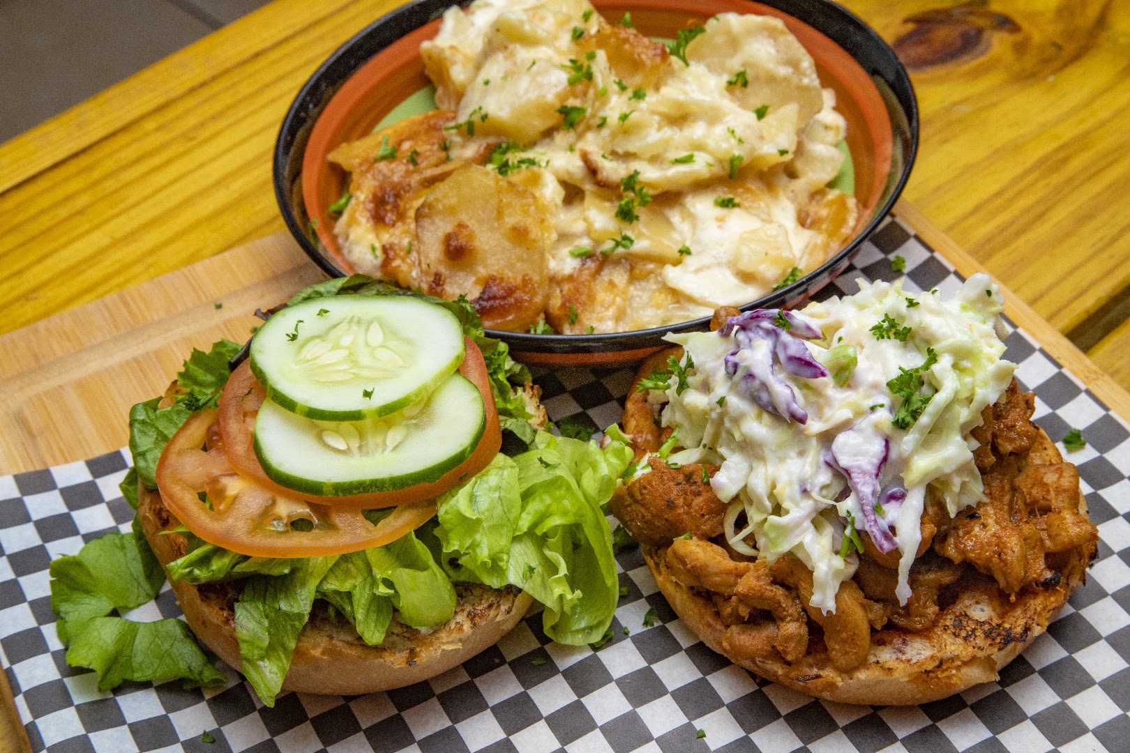Flatties Flame Grill: appetizing, high-quality food photography