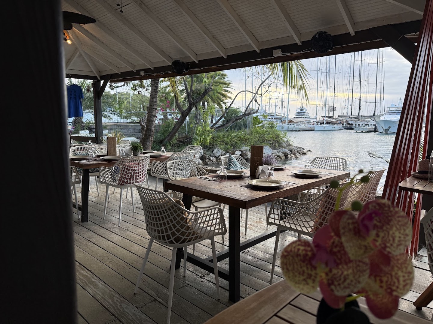 Indian Summer: inviting restaurant terrace with view