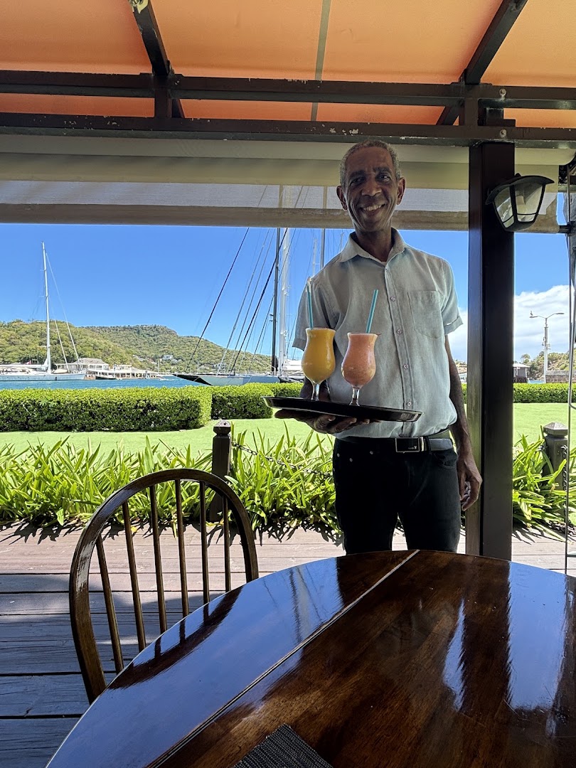 Mainbrace Restaurant & Pub: professional photo of friendly staff