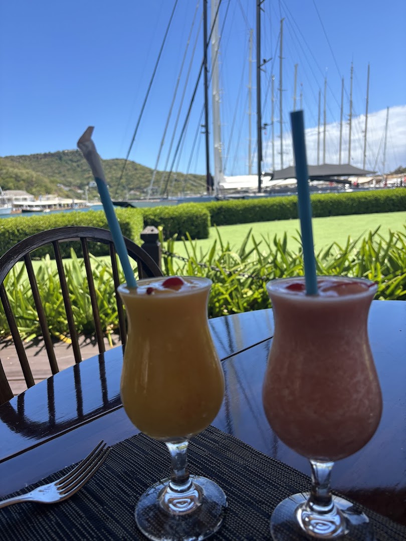 Mainbrace Restaurant & Pub: appealing drinks with scenic view