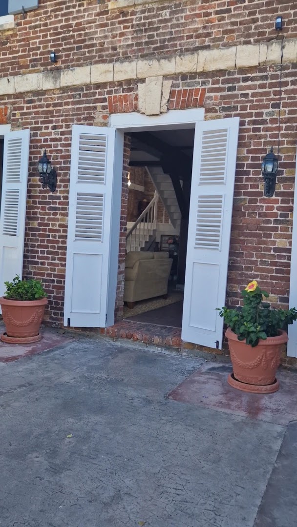 Pillars Restaurant: inviting exterior view of venue
