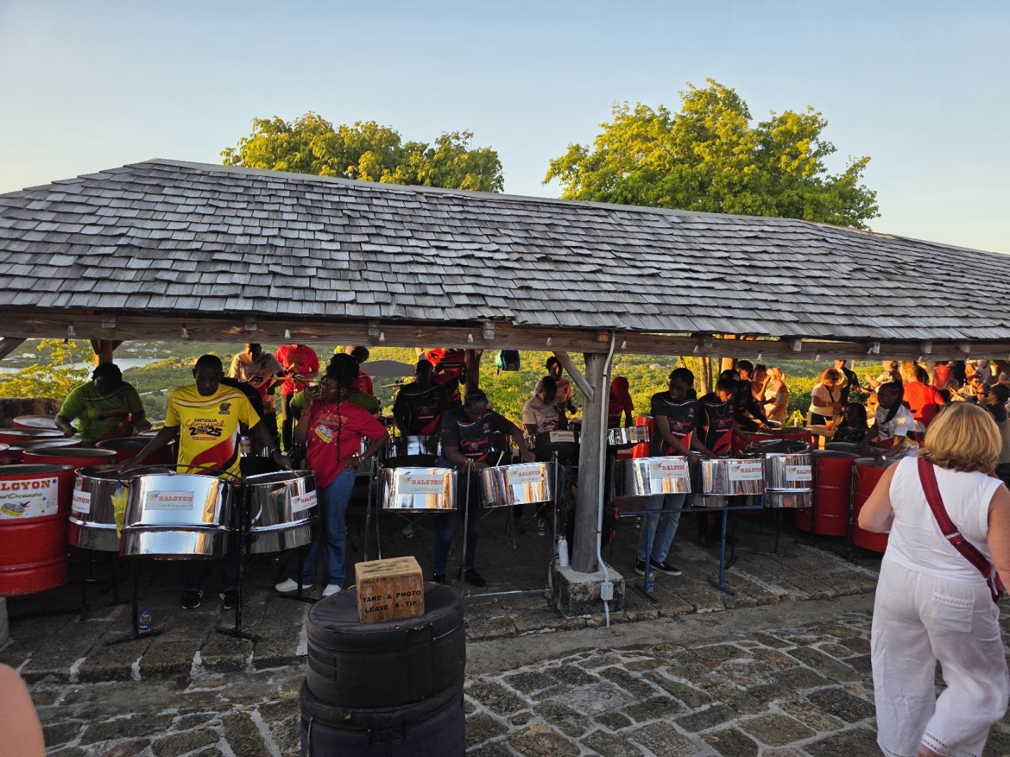 Shirley Heights Lookout: live musical performance atmosphere