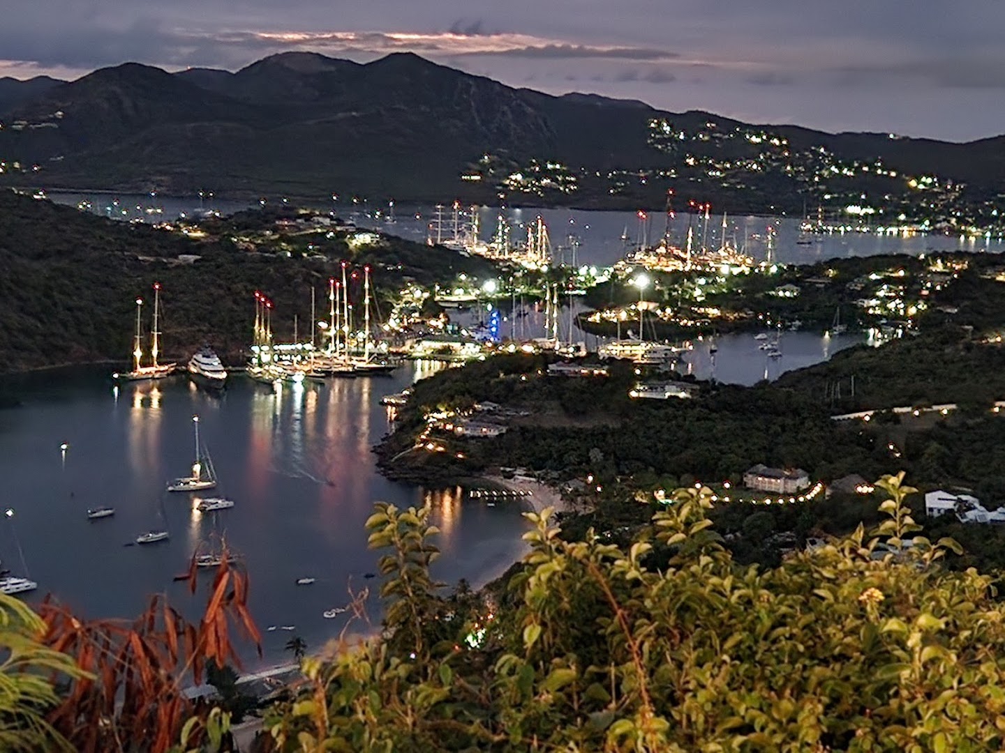 Shirley Heights Lookout: stunning view from the lookout
