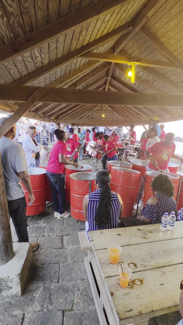 Shirley Heights Lookout: authentic cultural musical performance