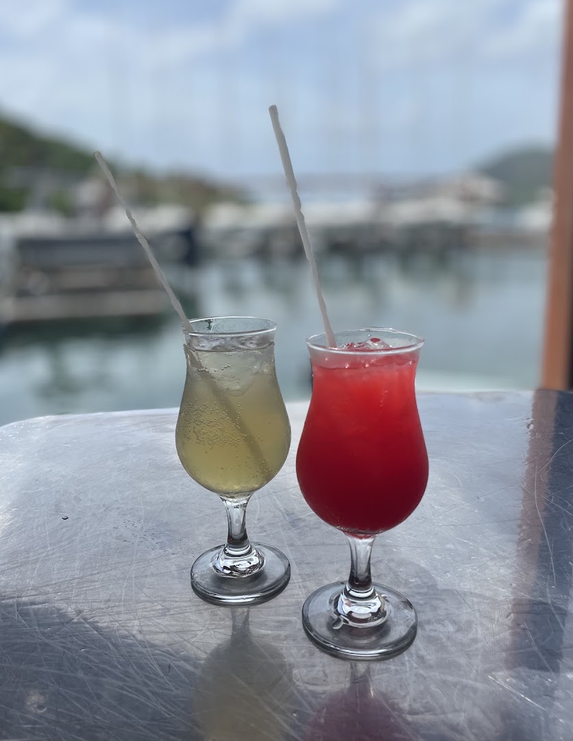 Skullduggery's Cafe: appealing photo of bar drinks