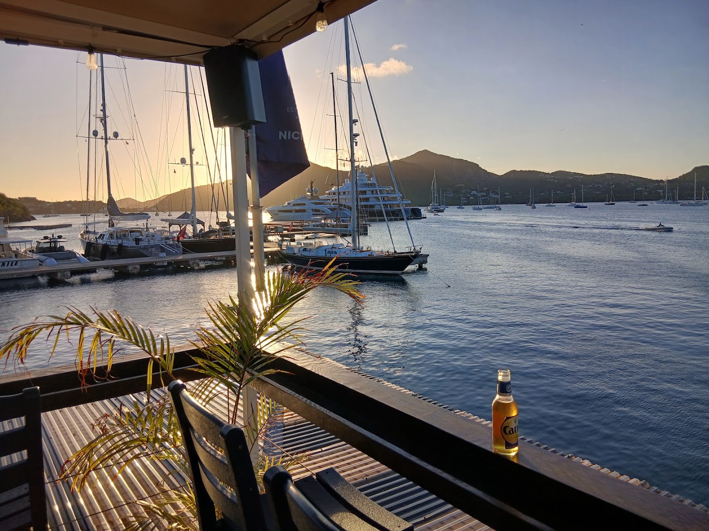 Skullduggery's Cafe: beautiful atmosphere and scenic view