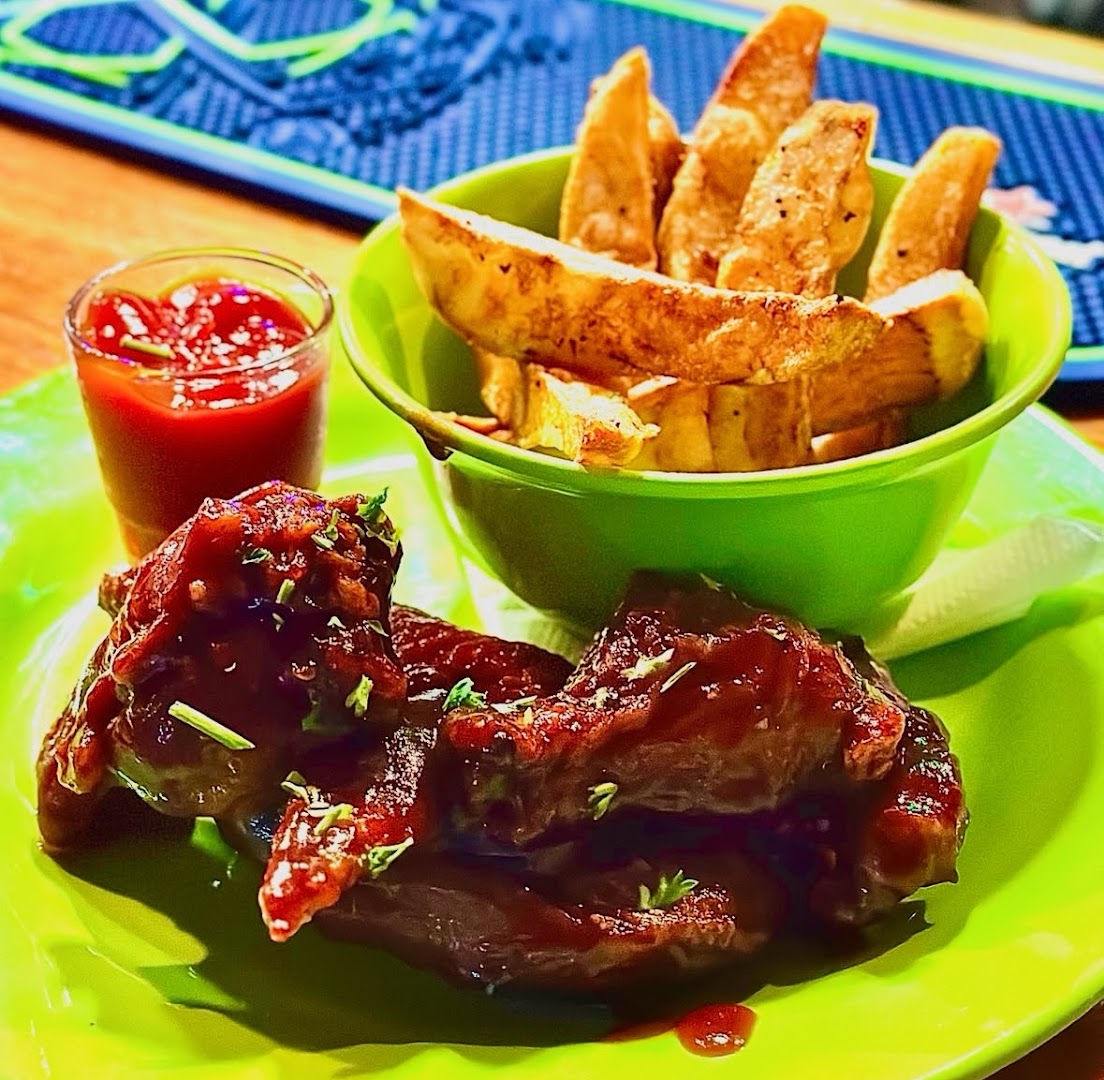 Out Out Bar & Lounge: appetizing photo of bar food
