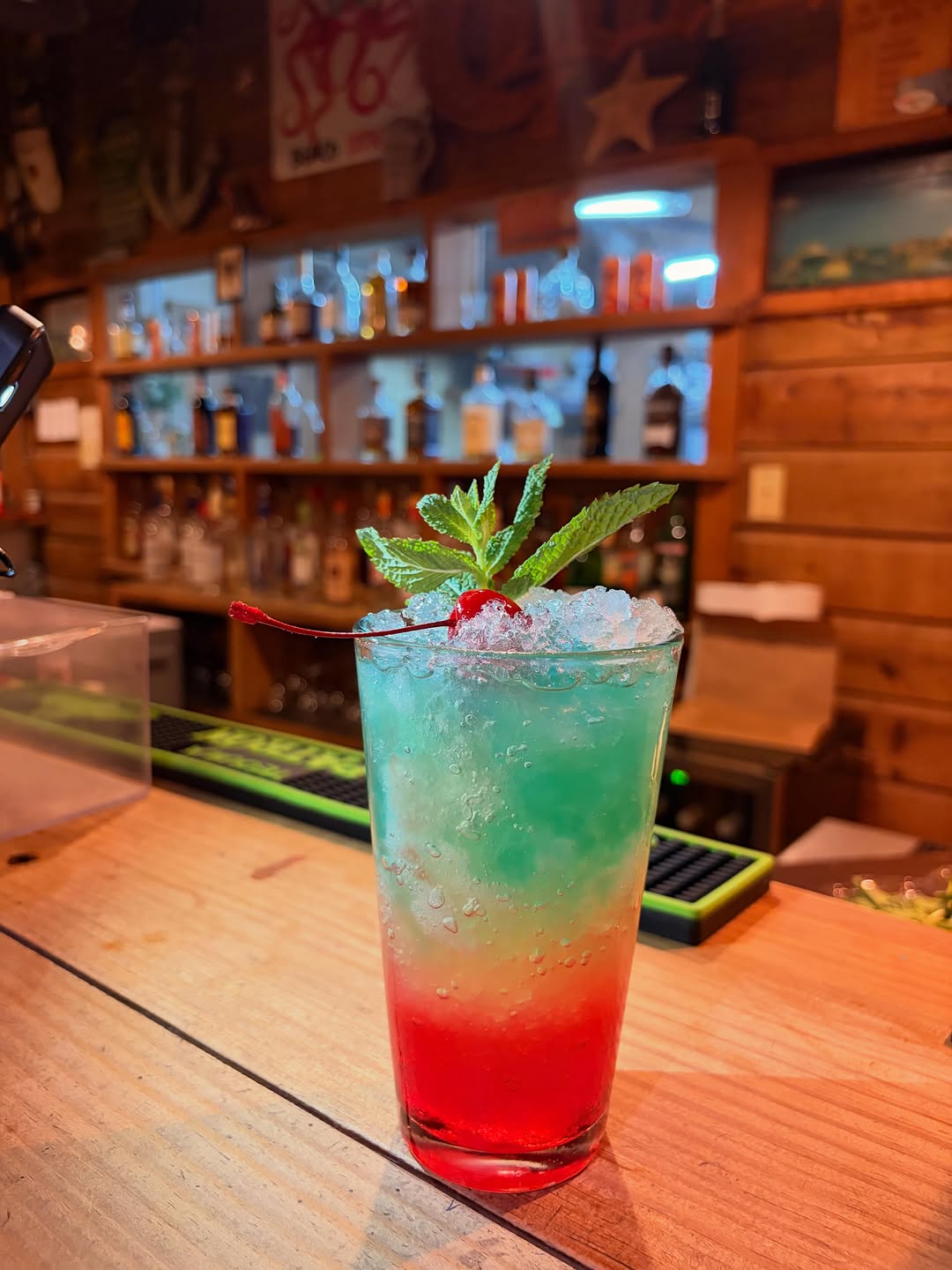 Beachlimerz: appealing, high-quality cocktail photo